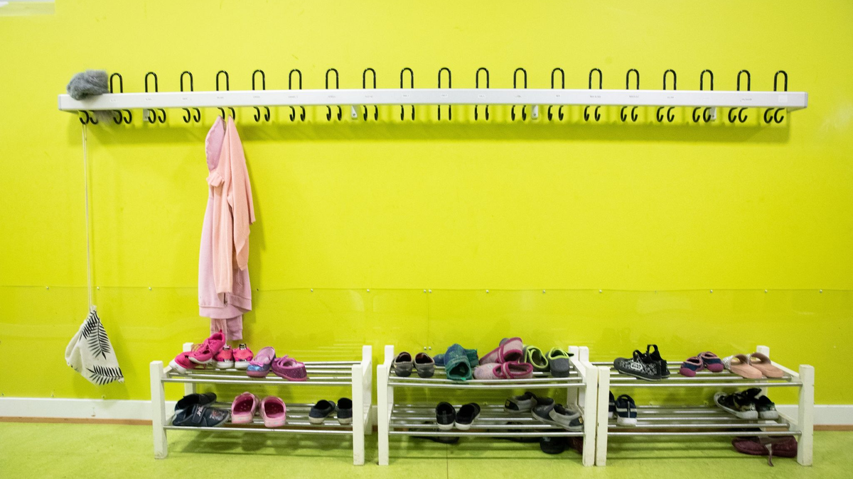 Zu leger? In Frankreich gibt es eine Debatte um die Einführung von Schuluniformen - auch hierzulande gibt es Befürworter für Bekleidungsregeln in Klassenzimmern. - Foto: Christian Charisius/dpa