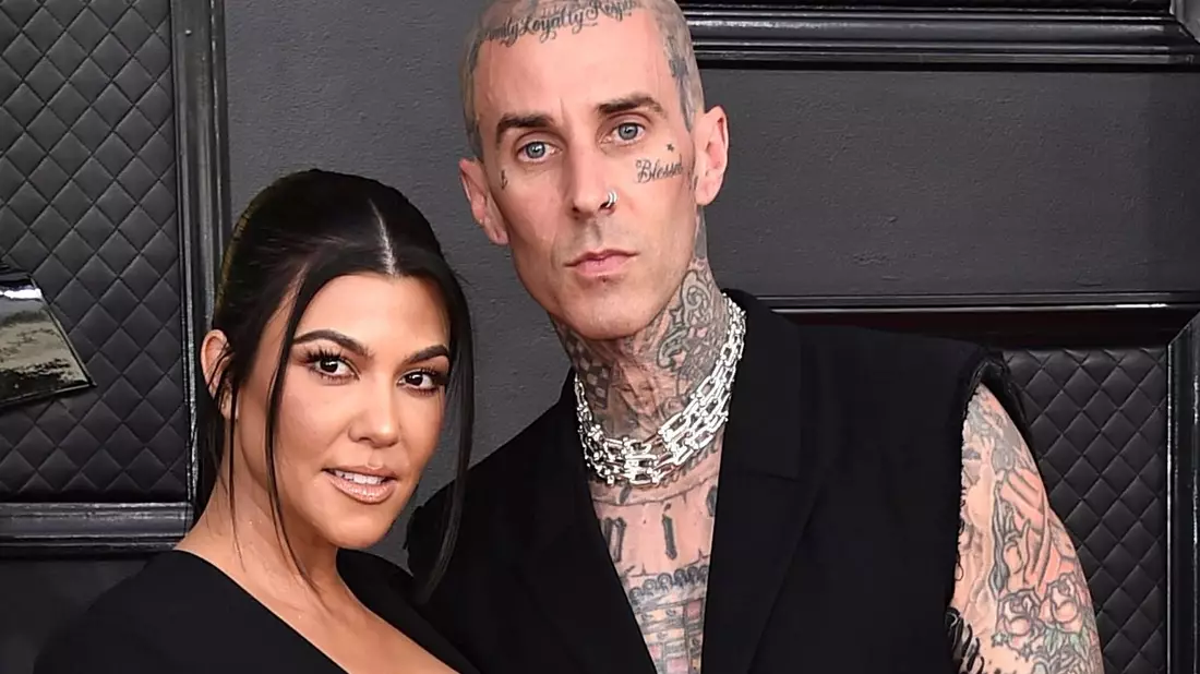 US-Realitystar Kourtney Kardashian und ihr Partner Travis Barker, Drummer von Blink 182. - Bild: Jordan Strauss/Invision/AP/dpa