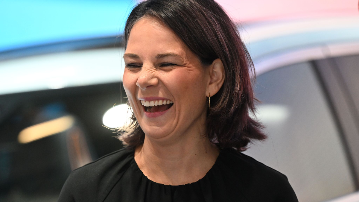 Außenministerin Annalena Baerbock (Bündnis 90/Die Grünen) besucht die IAA. - Foto: Sven Hoppe/dpa