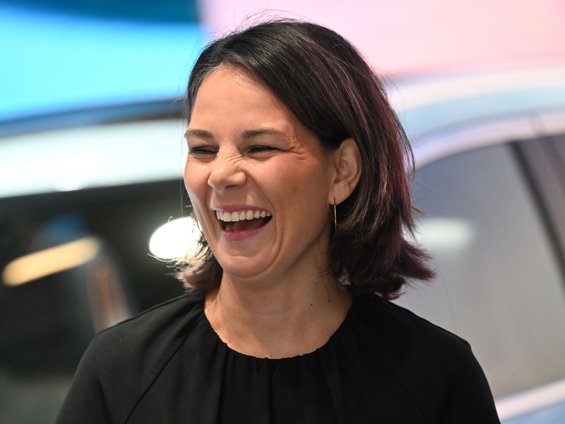 Außenministerin Annalena Baerbock (Bündnis 90/Die Grünen) besucht die IAA. - Foto: Sven Hoppe/dpa