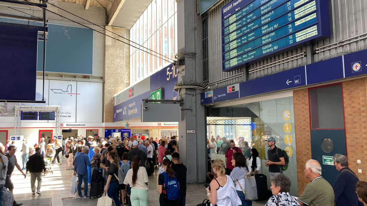 Bahnreisende von und nach München müssen derzeit mit Verspätungen und Ausfällen ihrer Züge rechnen. - Foto: Elke Richter/dpa