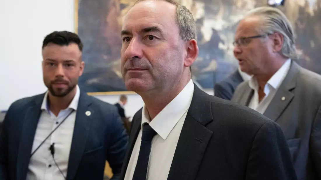 Ein Antrag von Grünen und SPD auf Entlassung von Hubert Aiwanger wurde abgelehnt. - Bild: Sven Hoppe/dpa-Pool/dpa
