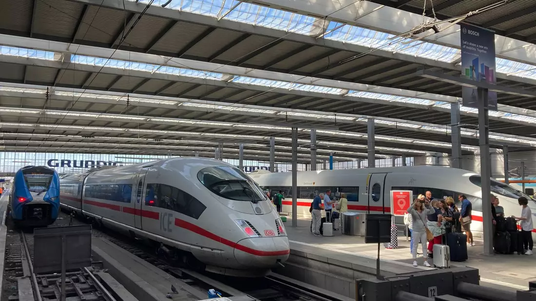 Die Züge im Münchner Hauptbahnhof stehen still. - Bild: Elke Richter/dpa