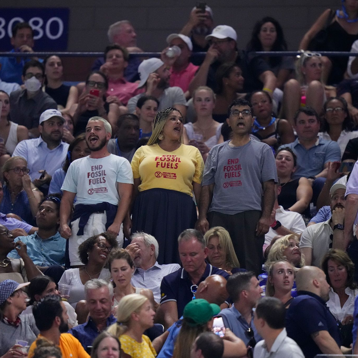 Beim Stand von 6:4, 1:0 für Gauff riefen Umweltaktivisten im Oberrang des Arthur Ashe Stadiums Parolen. - Foto: Frank Franklin II/AP