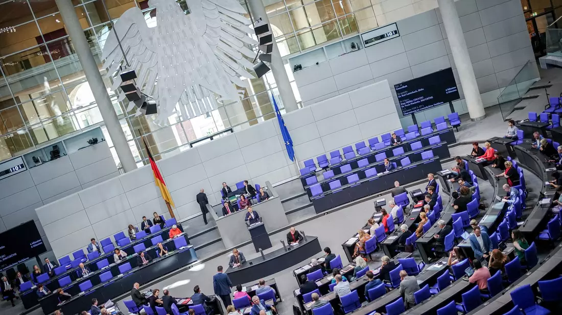 Der Bundestag entscheidet heute über das umstrittene Heizungsgesetz. - Bild: Kay Nietfeld/dpa