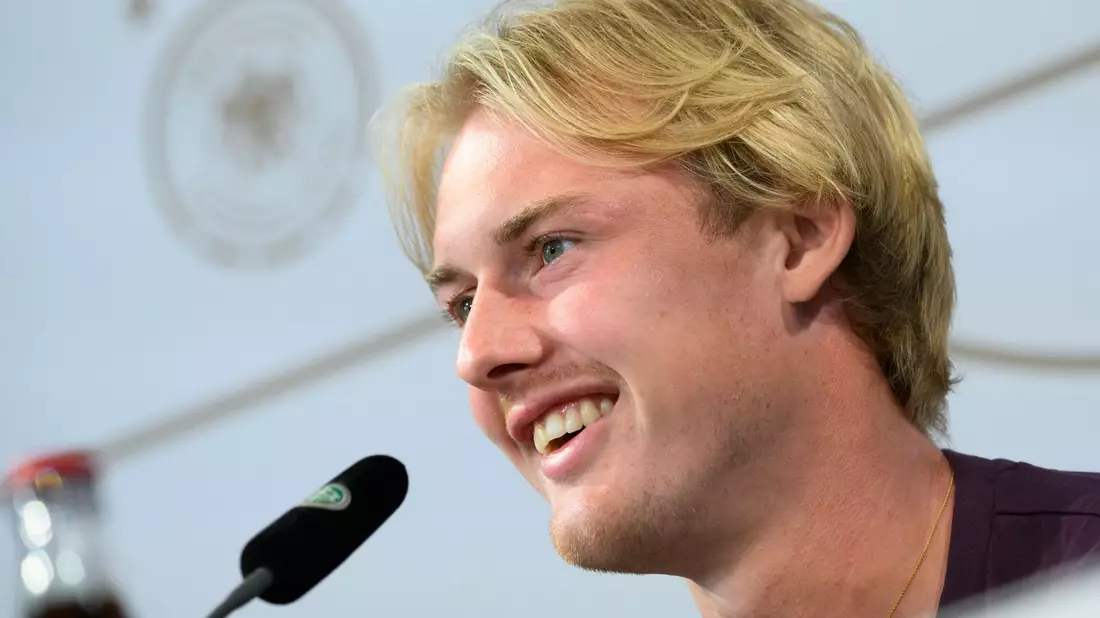 Julian Brandt warnt vor dem japanischen Team. - Bild: Julian Stratenschulte/dpa