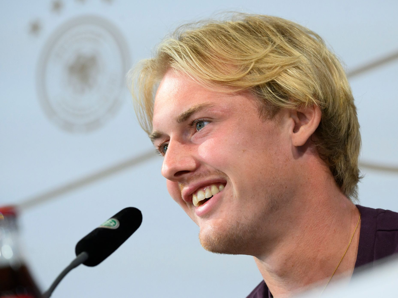 Julian Brandt warnt vor dem japanischen Team. - Foto: Julian Stratenschulte/dpa