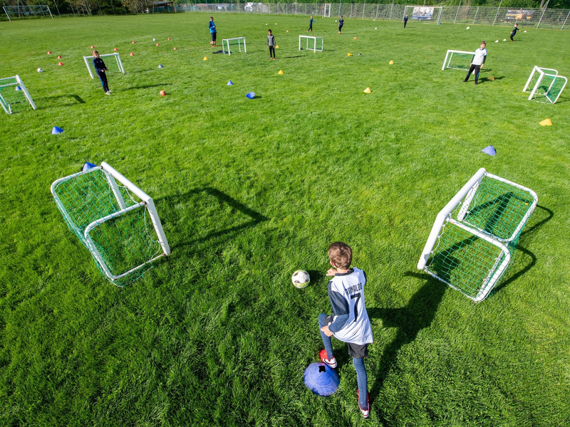 Die geplante Nachwuchsreform im Deutschen Fußball-Bund stößt auf teils heftige Kritik. - Foto: Robert Michael/dpa-Zentralbild/dpa