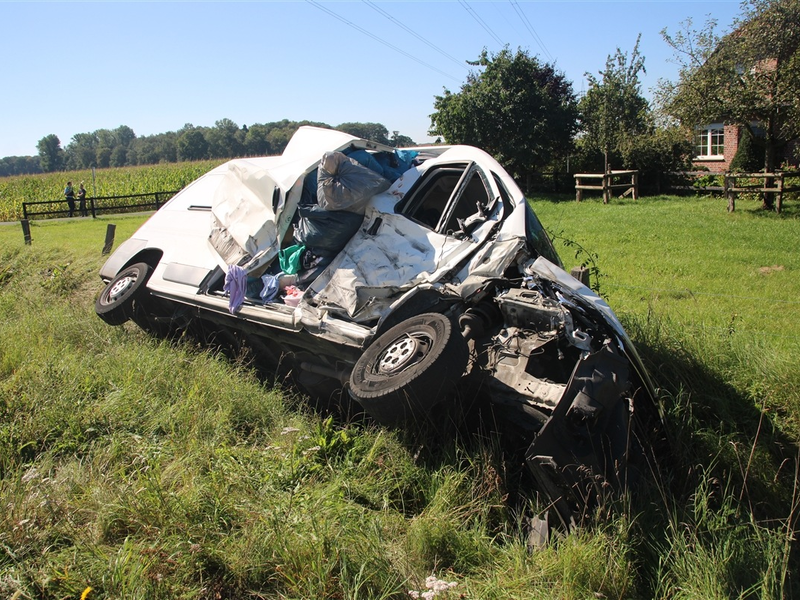 POL-COE: Nordkirchen, K2/ Auto mit Baum kollidiert - Foto: presseportal.de