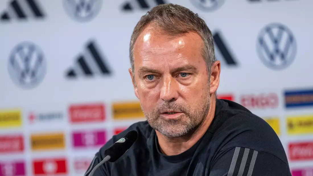 Bundestrainer Hansi Flick hat seine Pläne vor dem Länderspiel gegen Japan verraten. - Bild: David Inderlied/dpa