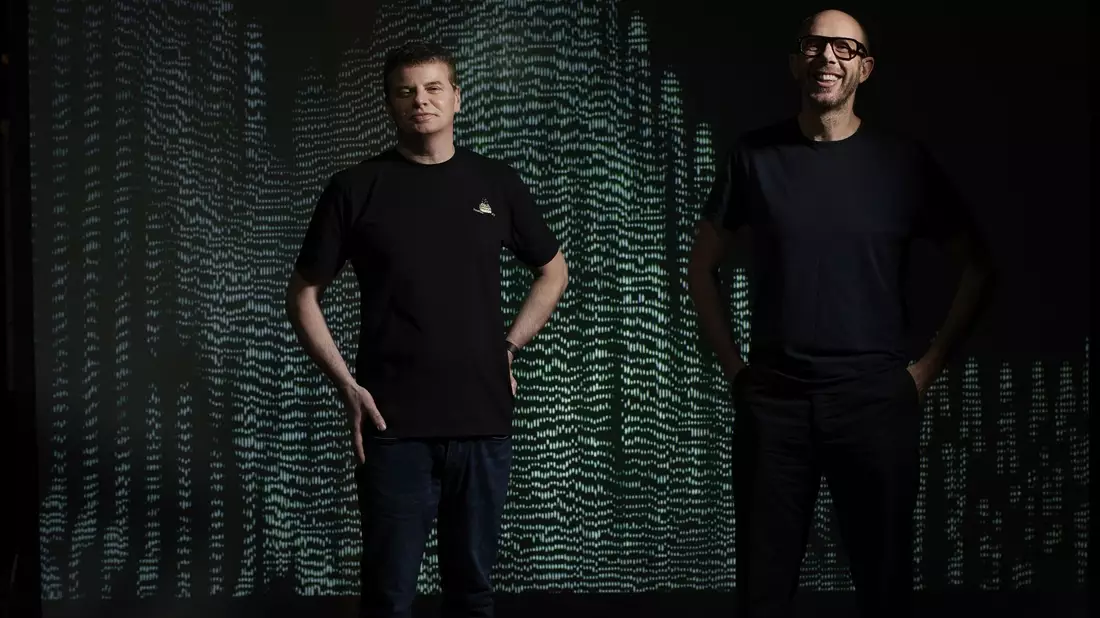 Tom Rowlands (r) und Ed Simons sind das  britische Electronica-Duo Chemical Brothers. - Bild: Hamish Brown/Universal Music/dpa