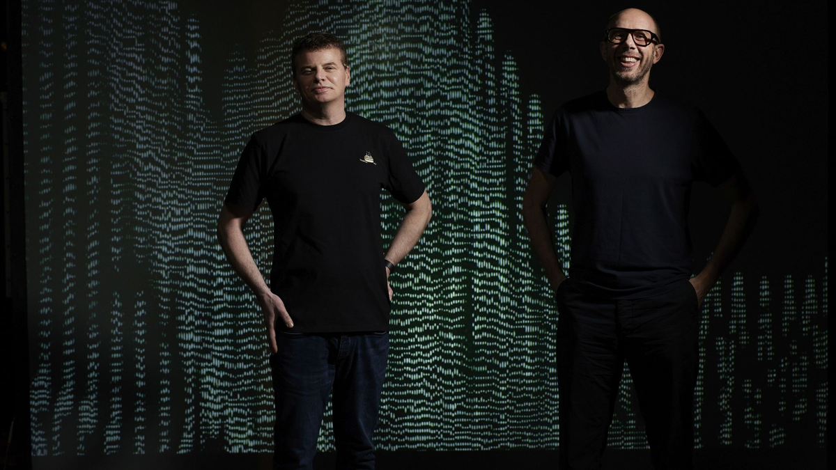 Tom Rowlands (r) und Ed Simons sind das  britische Electronica-Duo Chemical Brothers. - Foto: Hamish Brown/Universal Music/dpa