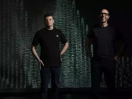 Tom Rowlands (r) und Ed Simons sind das  britische Electronica-Duo Chemical Brothers. - Foto: Hamish Brown/Universal Music/dpa