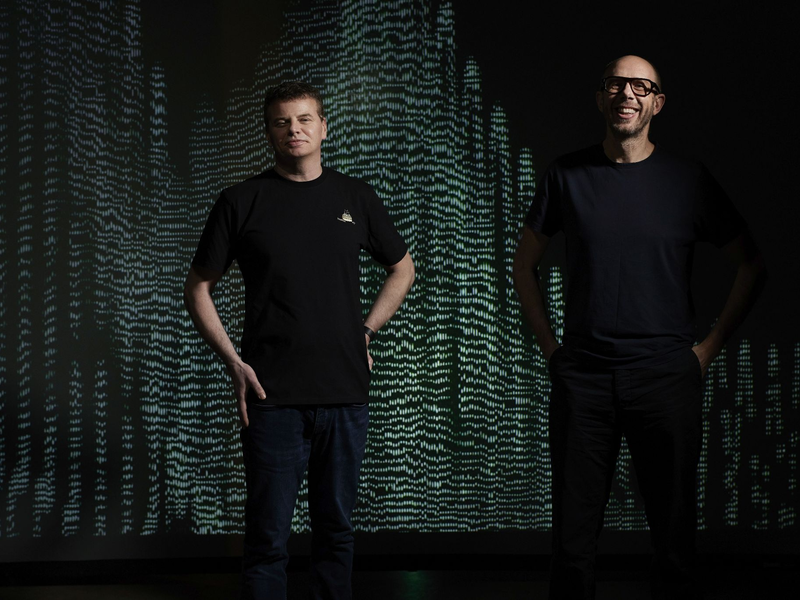 Tom Rowlands (r) und Ed Simons sind das  britische Electronica-Duo Chemical Brothers. - Foto: Hamish Brown/Universal Music/dpa