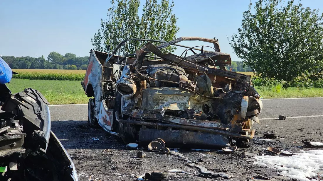 Drei Menschen fanden bei einem schweren Unfall den Tod. - Bild: Tobias Junghannß/TNN/dpa