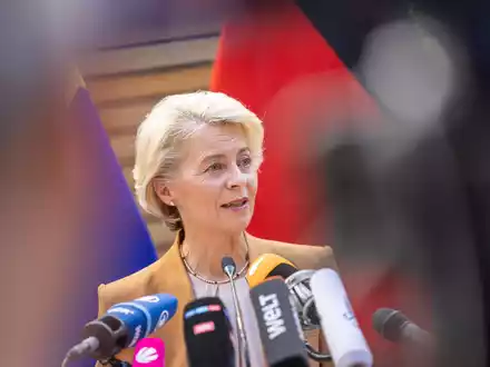 «Wichtig ist, dass wir die Grundsätze, die Grundprinzipien, aufrechterhalten», sagt EU-Kommissionspräsidentin Ursula von der Leyen vor dem Beginn des G20-Gipfels. - Foto: Thomas Banneyer/dpa