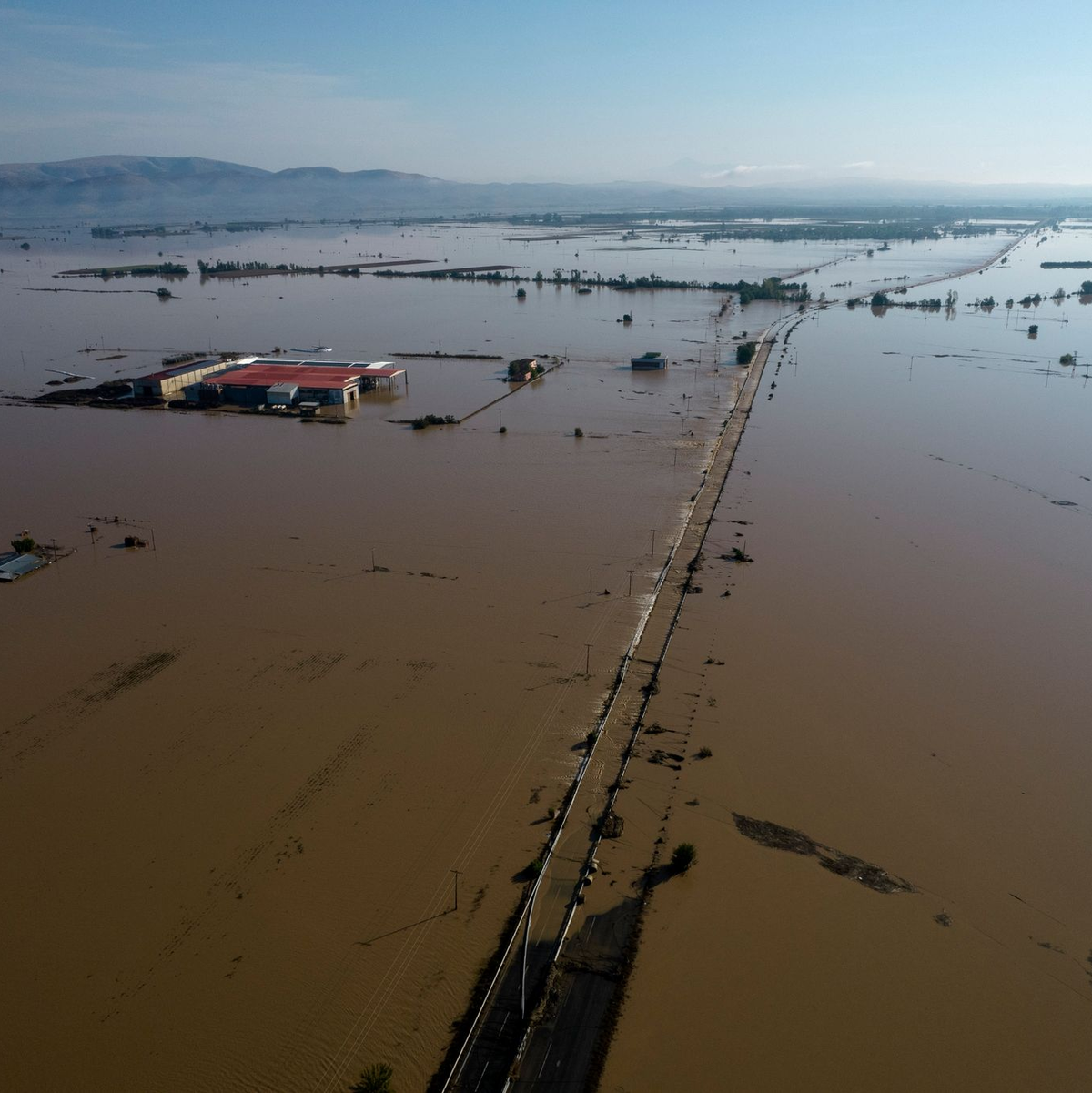 Überschwemmtes Gebiet in der Nähe des Dorfes Itea (Thessalien). - Foto: Yorgos Karahalis/dpa
