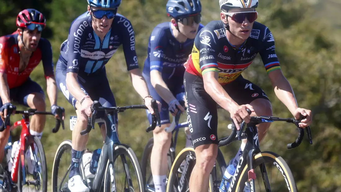 Remco Evenepoel (r) hat die 14. Etappe der Vuelta gewonnen. - Bild: Pep Dalmau/Belga/dpa