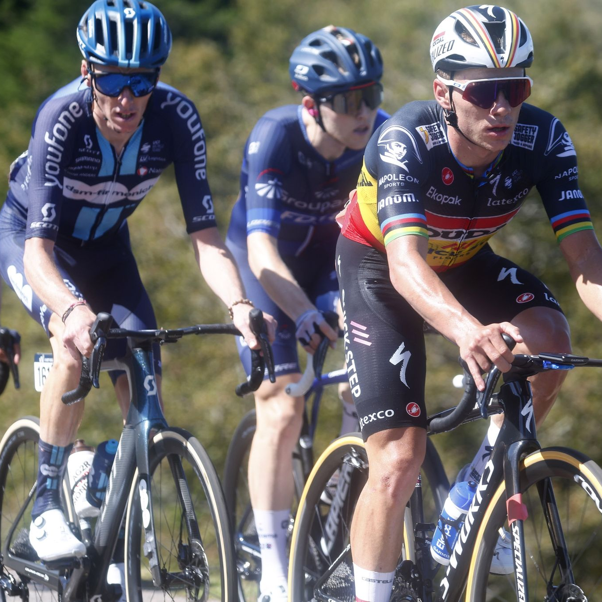 Remco Evenepoel (r) hat die 14. Etappe der Vuelta gewonnen. - Foto: Pep Dalmau/Belga/dpa