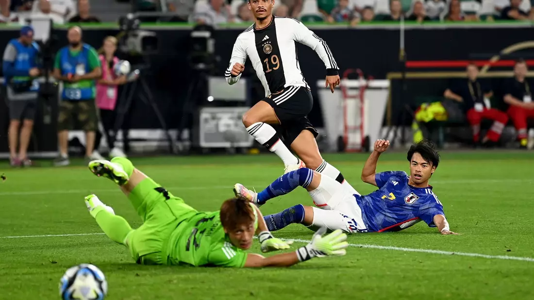 Leroy Sané (M) erzielt das Tor zum zwischenzeitlichen 1:1-Ausgleich. - Bild: Swen Pförtner/dpa
