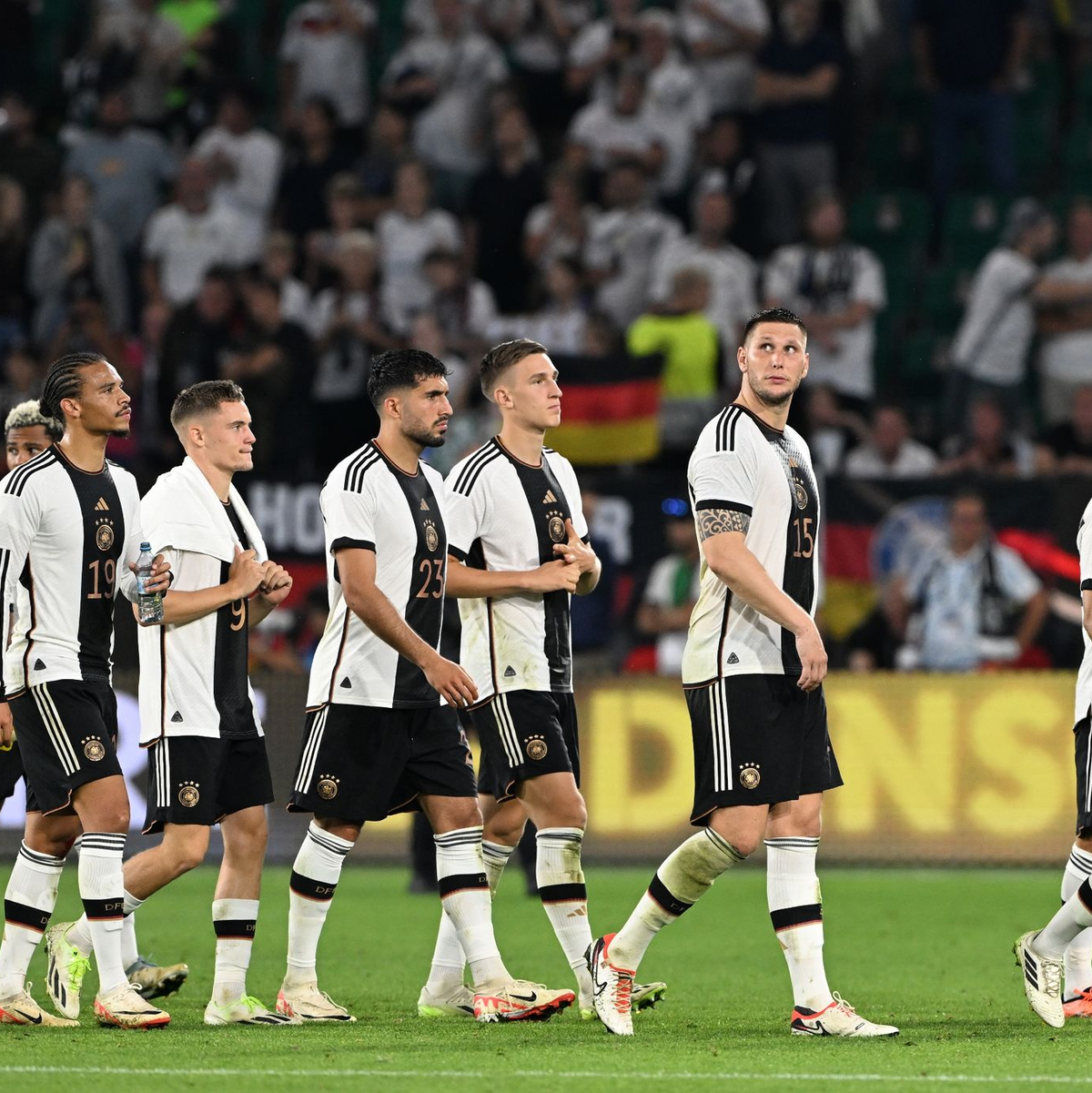 Die DFB-Spieler müssen die 1:4-Pleite gegen Japan verkraften. - Foto: Federico Gambarini/dpa