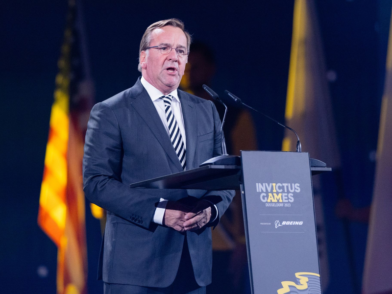 Bundesverteidigungsminister Boris Pistorius (SPD) spricht bei der Eröffnung der 6. Invictus Games in Düsseldorf. - Foto: Rolf Vennenbernd/dpa
