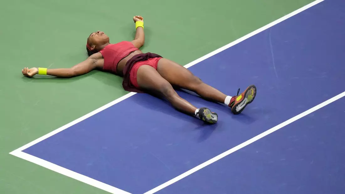 Coco Gauff: Platt nach dem Sieg. - Bild: John Minchillo/AP