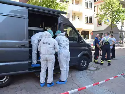 Die Spurensicherung in Wiesloch am Tatort. - Foto: -/Rene Priebe/dpa