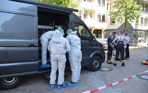 Die Spurensicherung in Wiesloch am Tatort. - Foto: -/Rene Priebe/dpa