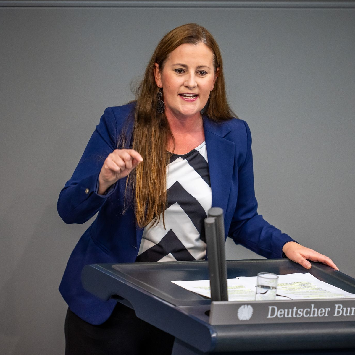 Die Linken-Vorsitzende Janine Wissler will Aktionäre zur Kasse bitten. - Foto: Michael Kappeler/dpa