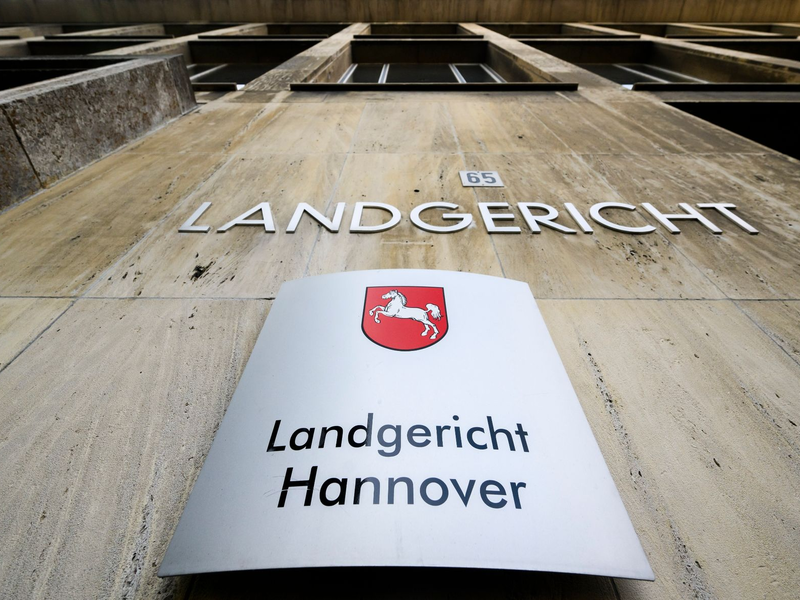 Ein Staatsanwalt soll eine Kokain-Bande vor einer Razzia gewarnt haben. Jetzt steht der 39-Jährige in Hannover vor Gericht. (Archivbild) - Foto: Julian Stratenschulte/dpa