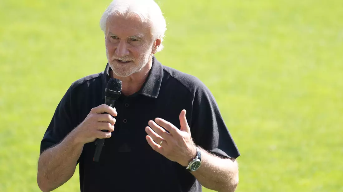 Rudi Völler springt als Interims-Teamchef der Fußball-Nationalmannschaft ein. - Bild: Swen Pförtner/dpa