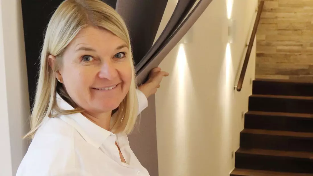 Die Holzbau-Unternehmerin Dagmar Fritz-Kramer leitet als Geschäftsführerin den Allgäuer Familienbetrieb Bau-Fritz GmbH & Co.KG in mittlerweile vierter Generation. - Bild: Jongebloed/DBU/dpa