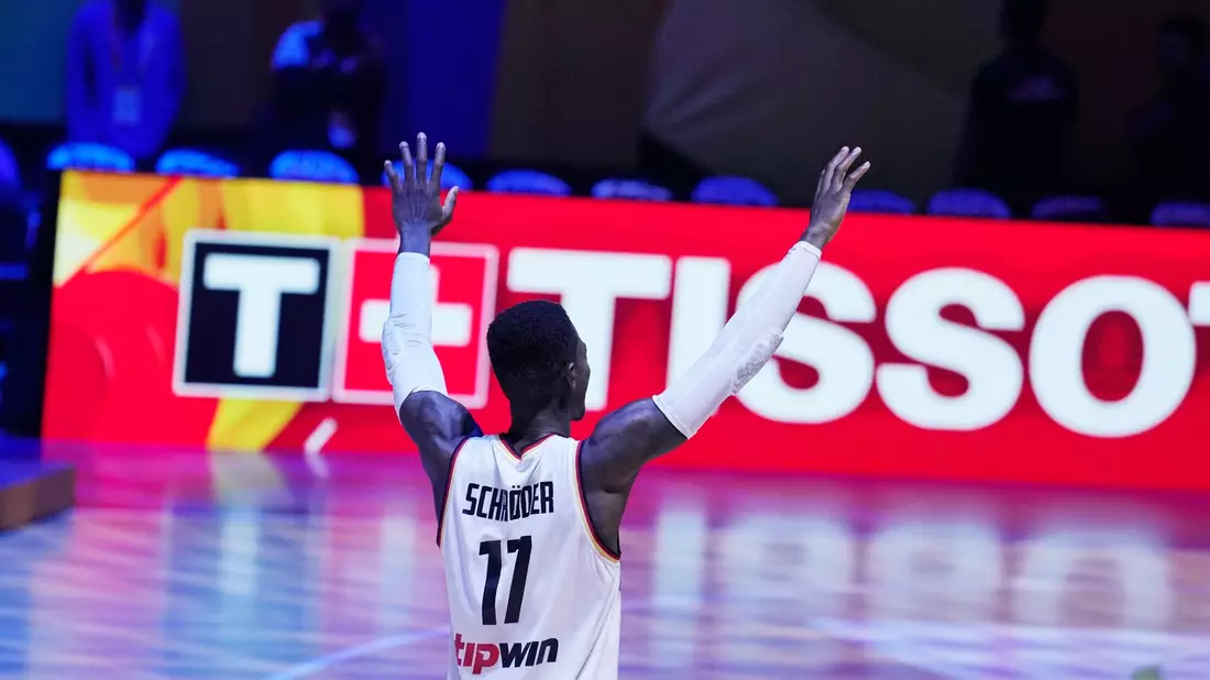 Wurde zum MVP des Turniers gewählt: Dennis Schröder. - Bild: Michael Conroy/AP/dpa