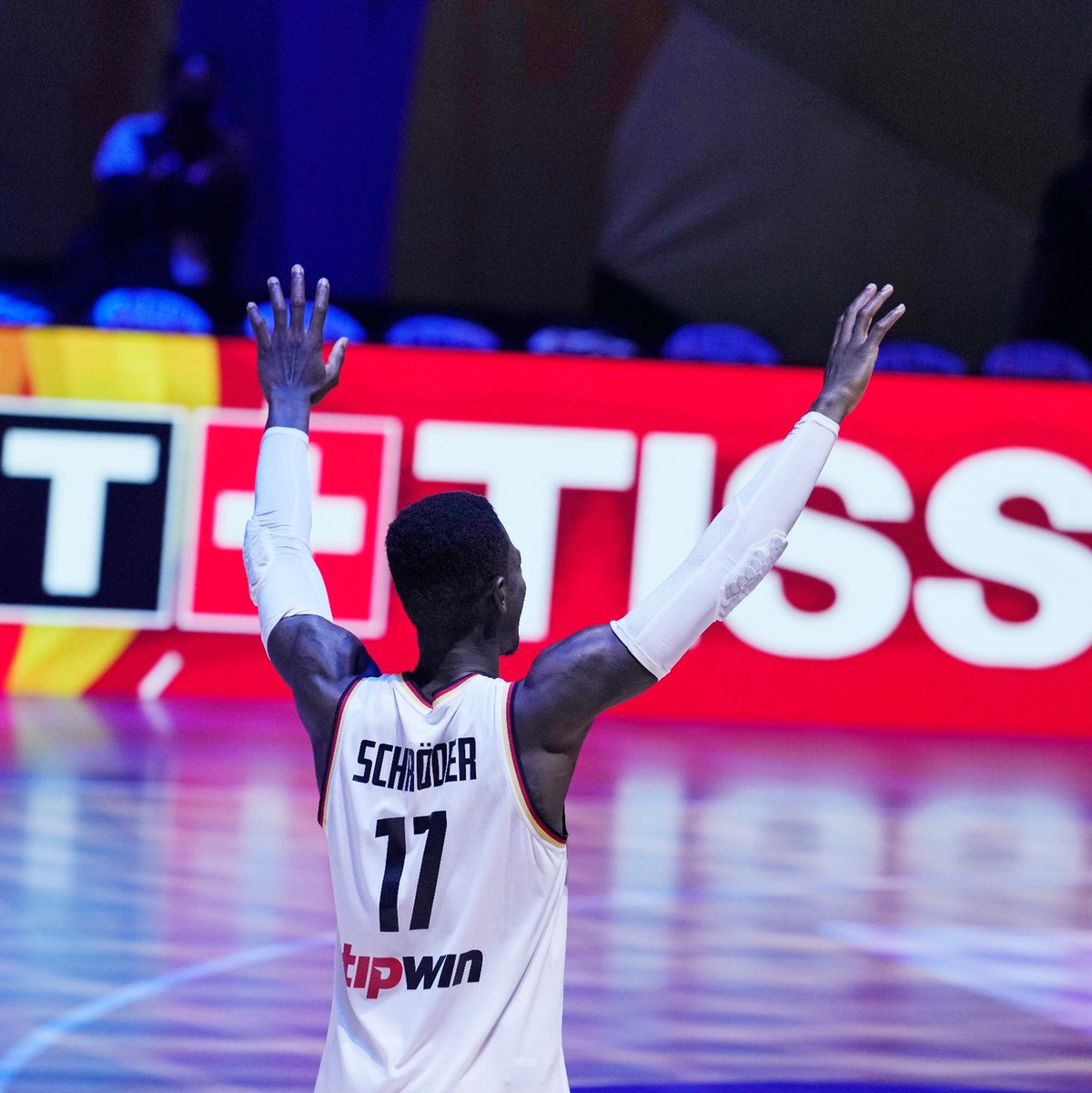 Seit dem WM-Endspiel gilt Schröder als einer der großen Sportstars in Deutschland. - Foto: Michael Conroy/AP/dpa