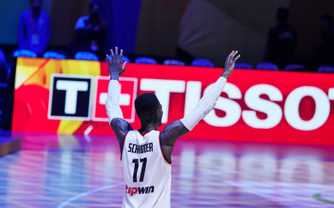Seit dem WM-Endspiel gilt Schröder als einer der großen Sportstars in Deutschland. - Foto: Michael Conroy/AP/dpa