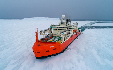 Hat die erkrankte Person erfolgreich evakuieren können: der australische Eisbrecher «RSV Nuyina». - Foto: Pete Harmsen/Australian Antarctic Division/dpa