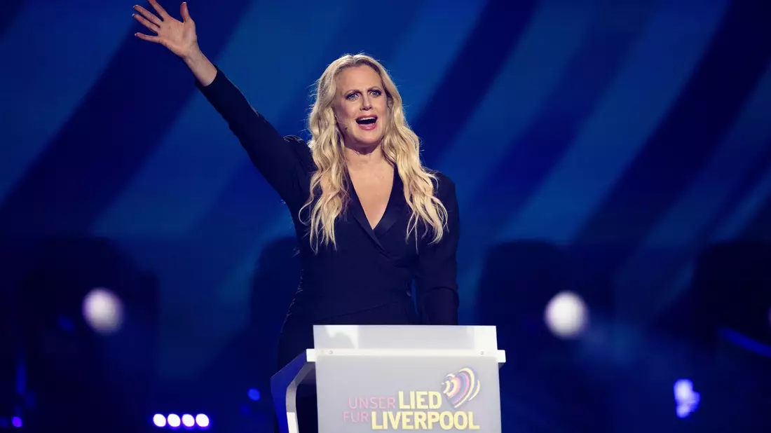 Barbara Schöneberger ist für die deutsche Vorauswahl zum Eurovision Song Contest nominiert. - Bild: Rolf Vennenbernd/dpa