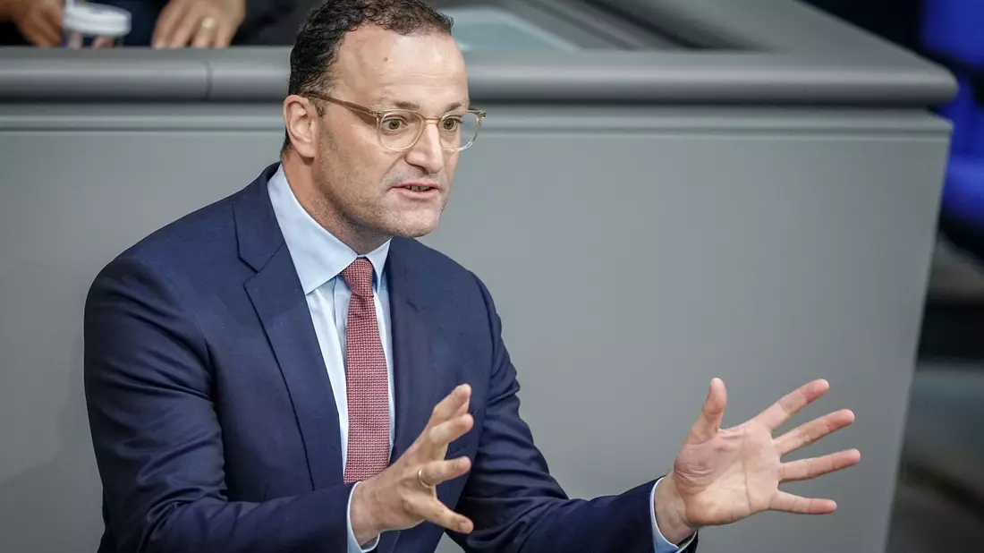 Jens Spahn (CDU) will schärfere finanzielle Sanktionen für Bürgergeldbezieher, die eine Arbeitstätigkeit ablehnen. - Bild: Kay Nietfeld/dpa
