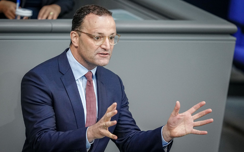Jens Spahn (CDU) will schärfere finanzielle Sanktionen für Bürgergeldbezieher, die eine Arbeitstätigkeit ablehnen. - Foto: Kay Nietfeld/dpa