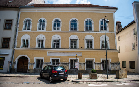 Das Geburtshaus von Adolf Hitler in Braunau. (Archivbild) - Foto: Lino Mirgeler/dpa