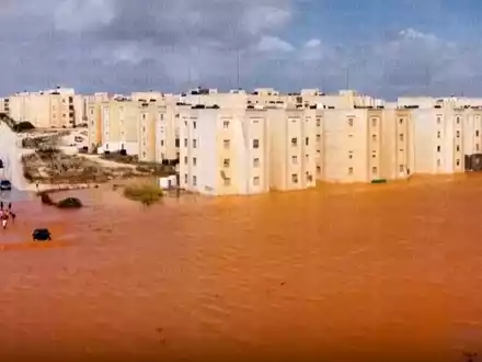 Überflutete Straßen in Marj. - Foto: ---/Libya Almasar TV/AP/dpa
