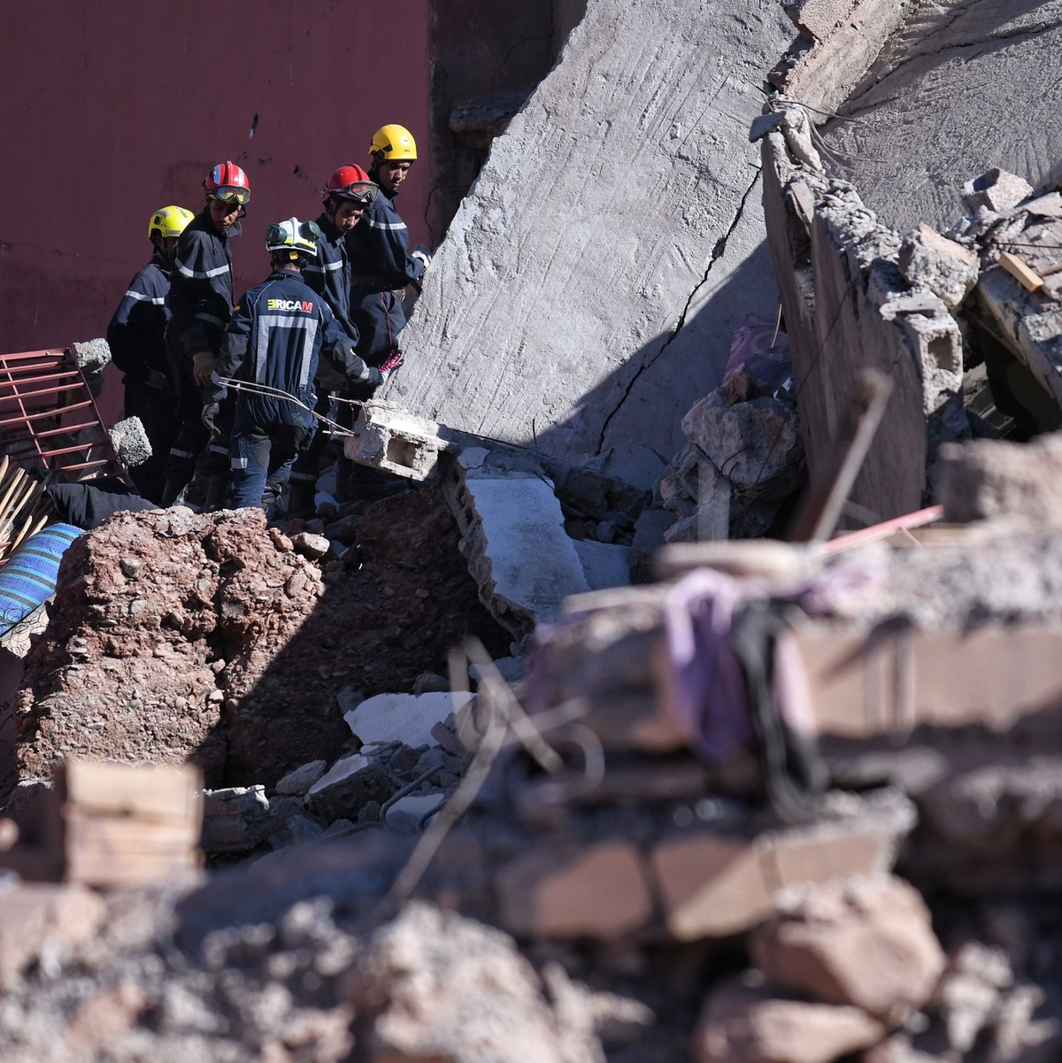 Am vierten Tag nach dem schweren Beben schwindet die Hoffnung zunehmend, unter den Trümmern noch Überlebende zu finden. - Foto: Fernando Sánchez/EUROPA PRESS/dpa