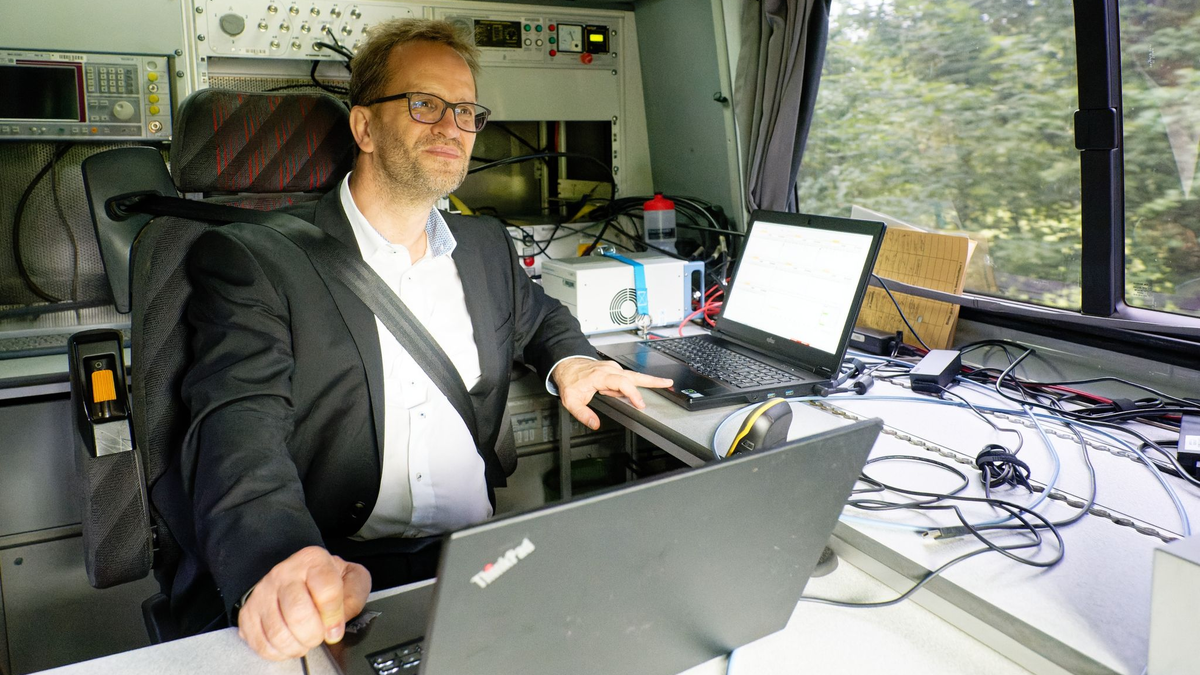 «Vertrauen ist gut, Kontrolle ist besser», sagt Klaus Müller, Präsident der Bundesnetzagentur. - Foto: Henning Kaiser/dpa