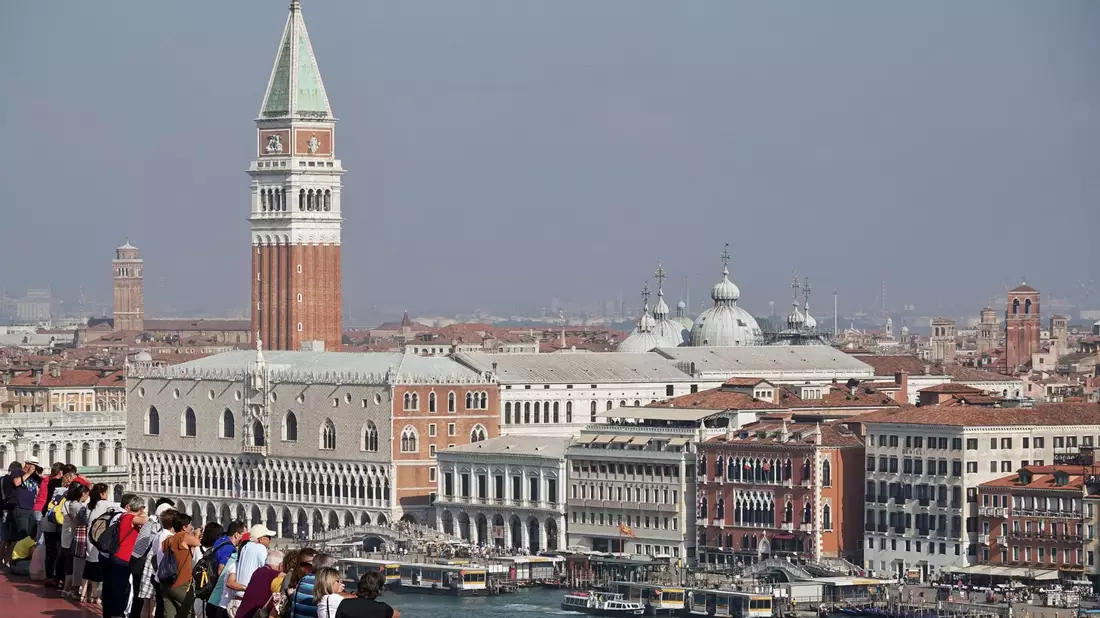 Venedig ist bei Touristen beliebt. - Bild: Soeren Stache/dpa
