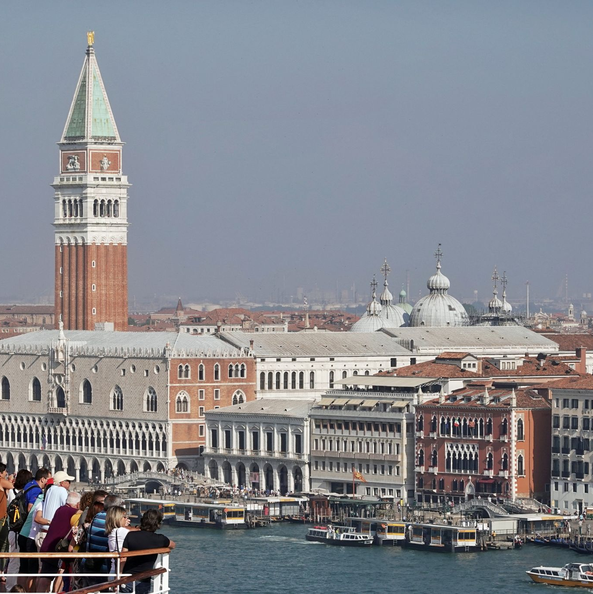 Venedig ist bei Touristen ein beliebtes Ziel. Jetzt kam es in der Stadt zu einem Unglück. - Foto: Soeren Stache/dpa