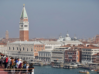 Venedig ist bei Touristen beliebt. - Foto: Soeren Stache/dpa