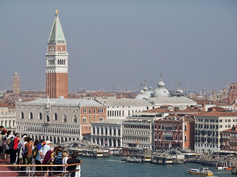 Venedig ist bei Touristen beliebt. - Foto: Soeren Stache/dpa