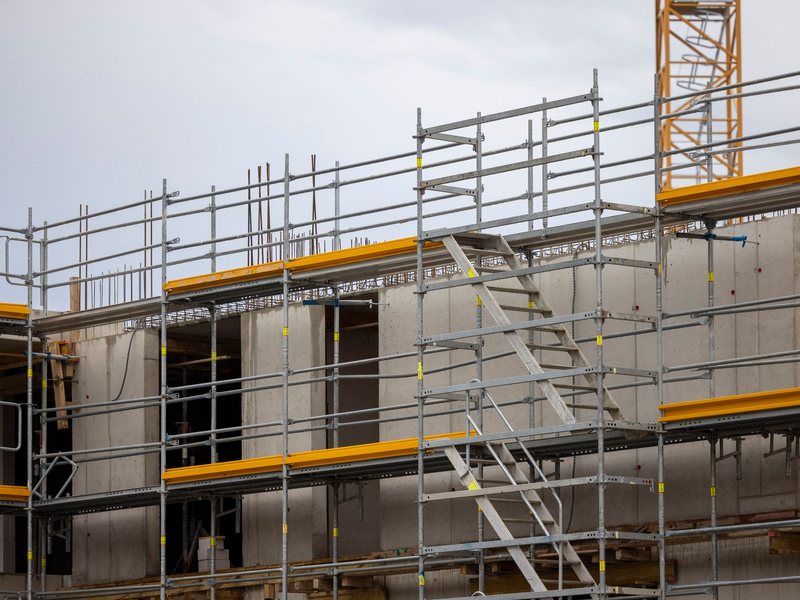 «Aktuell melden 11,9 Prozent der Unternehmen im Wohnungsbau Finanzierungsschwierigkeiten. Das ist der höchste Wert seit über 30 Jahren», teilt das Ifo-Institut mit. - Foto: Thomas Banneyer/dpa