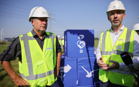 Das Umspannwerk Heide/West. Die rund 140 Kilometer lange Westküstenleitung von der deutsch-dänischen Grenze bis Brunsbüttel steht vor dem Betriebsstart. - Foto: Christian Charisius/dpa